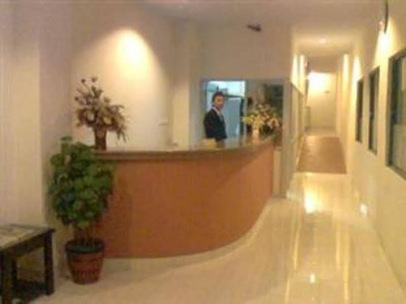Hotel Lucky Inn Манадо Екстериор снимка